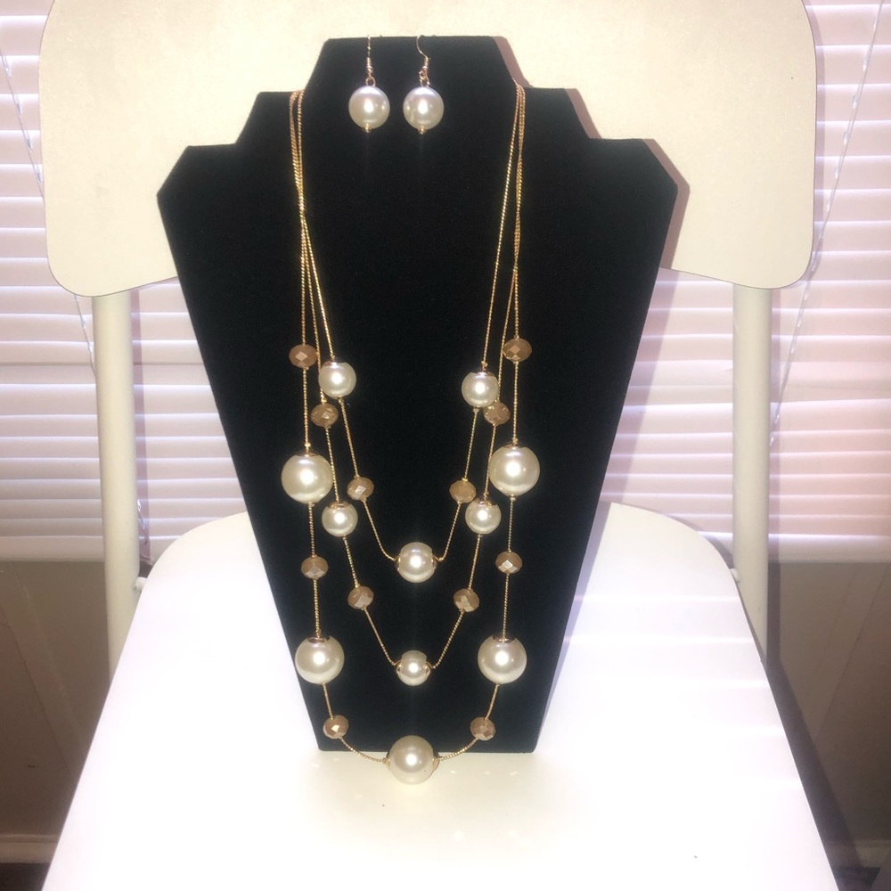 Beautiful and Classic  Gold and Pearl necklace🥰